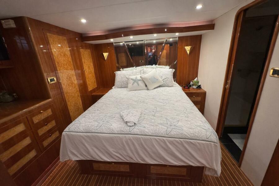 55' 2004 Altima 55 Pilothouse