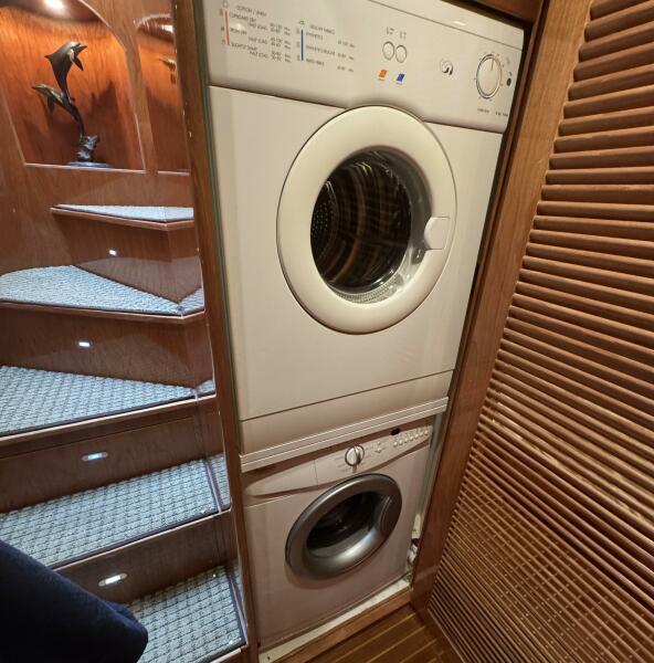 55' 2004 Altima 55 Pilothouse