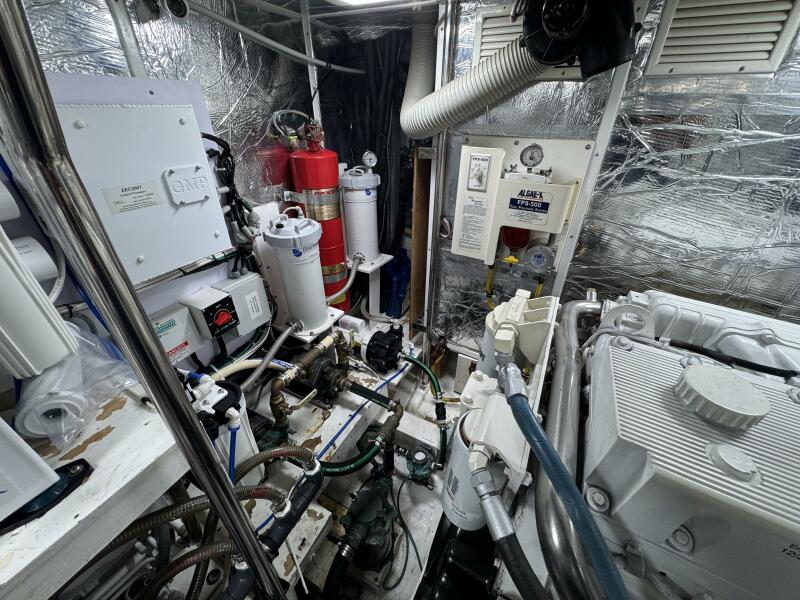 55' 2004 Altima 55 Pilothouse