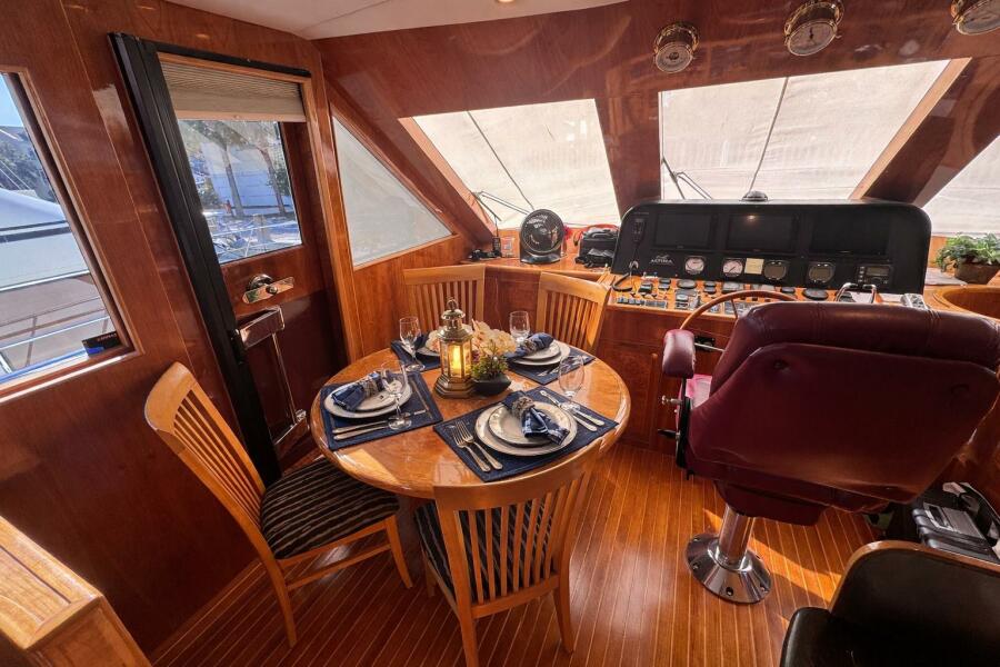 55' 2004 Altima 55 Pilothouse