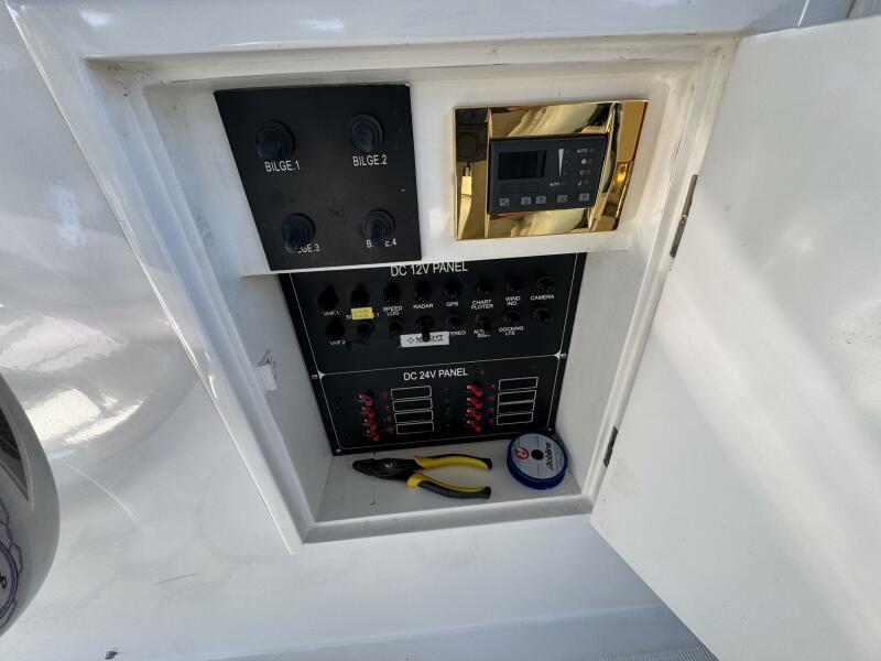 55' 2004 Altima 55 Pilothouse