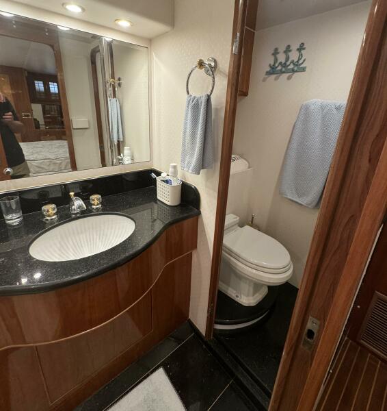 55' 2004 Altima 55 Pilothouse