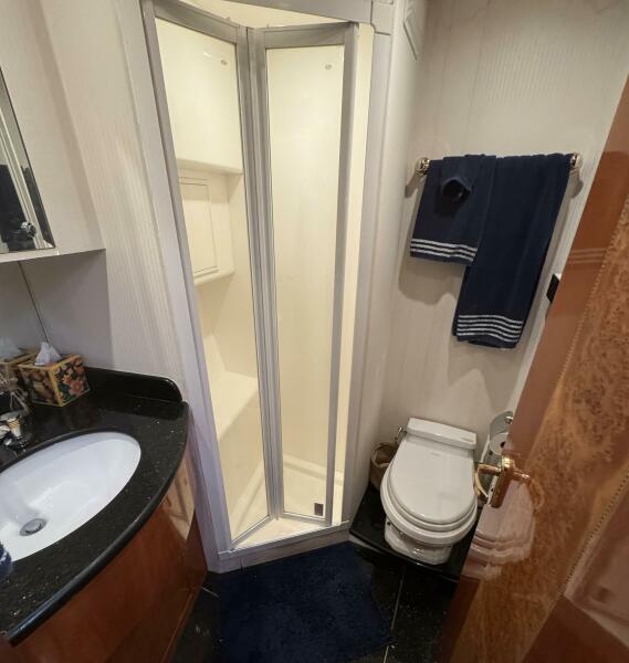 55' 2004 Altima 55 Pilothouse