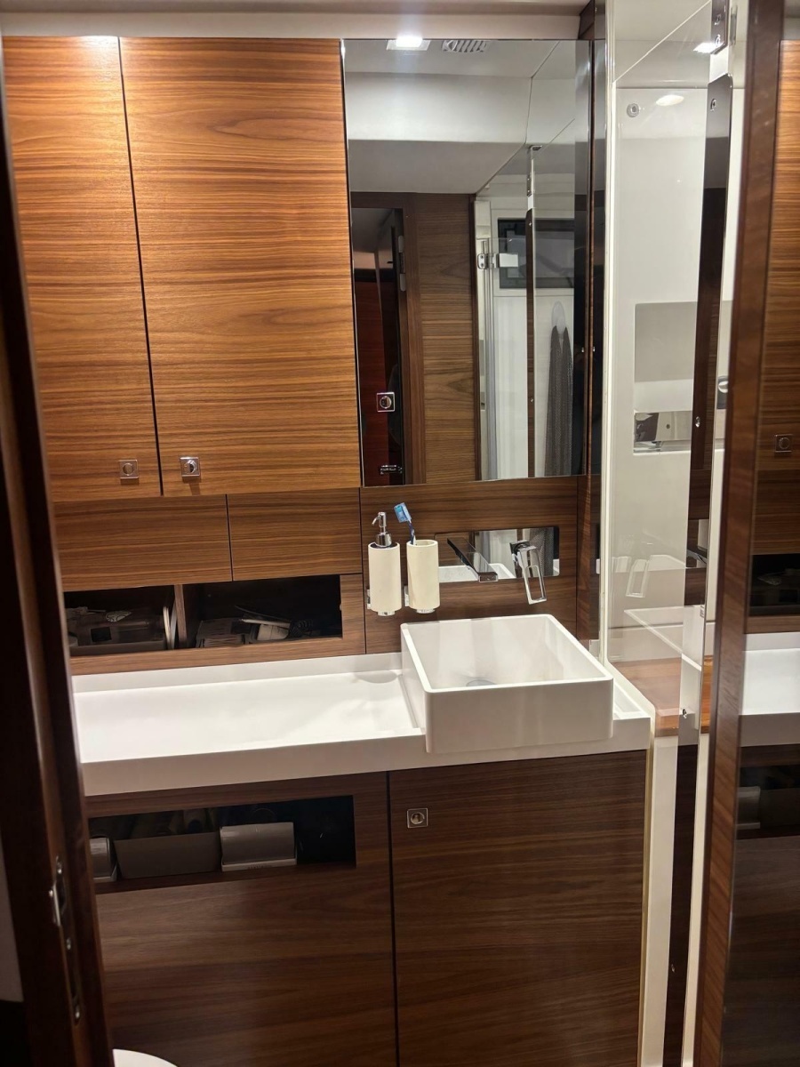 2023 Amel 50 REVIVER head