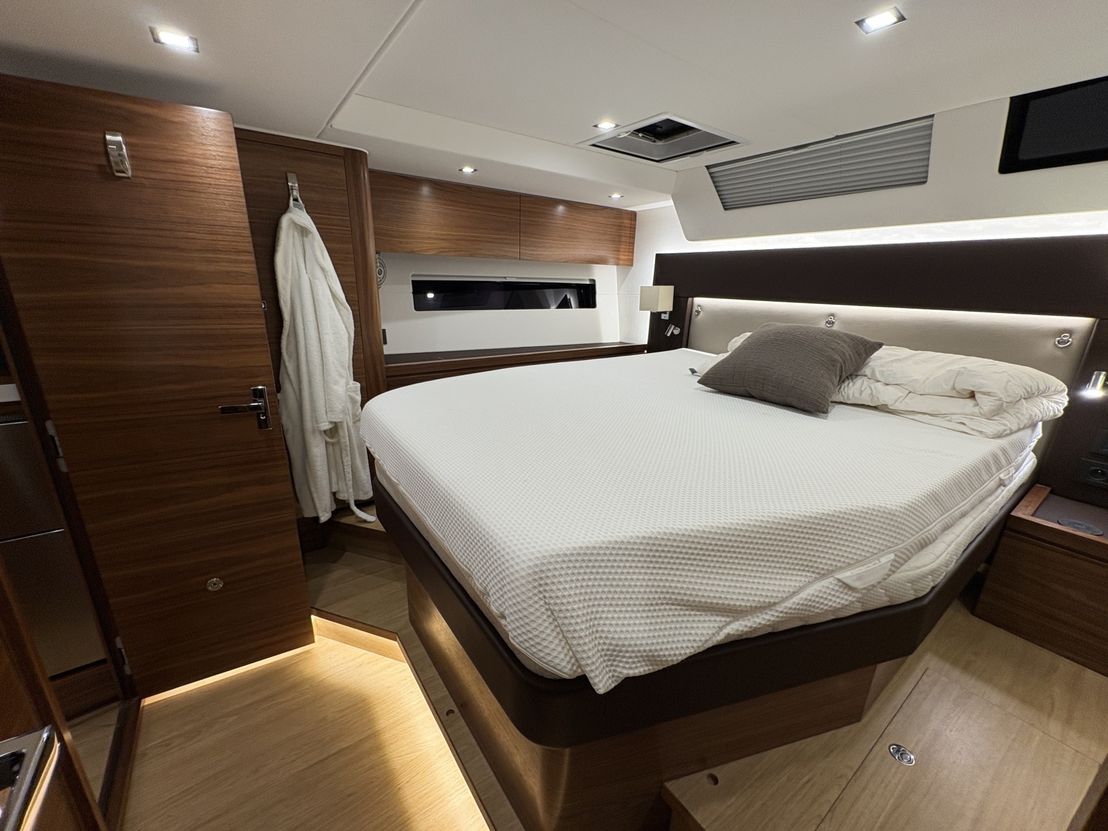 2023 Amel 50 REVIVER VIP cabin