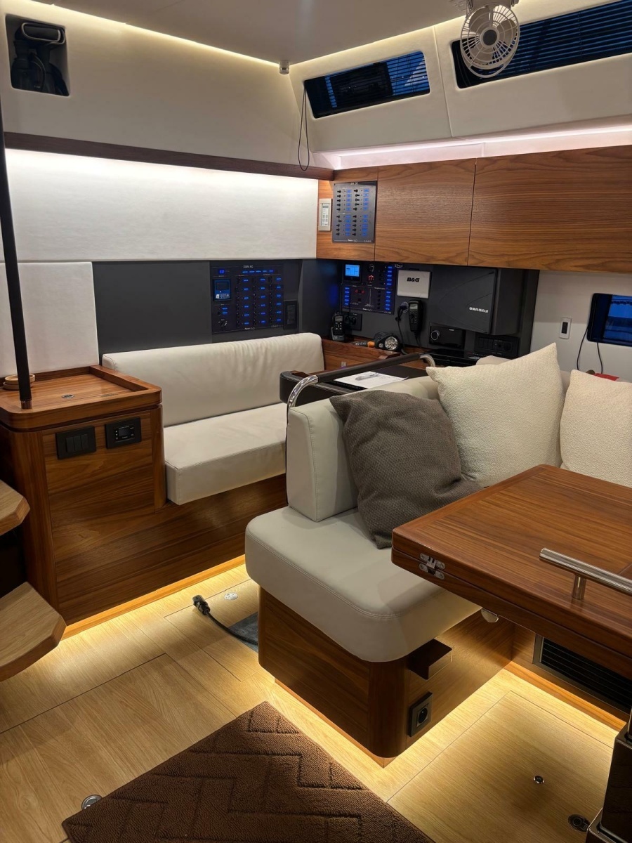 2023 Amel 50 REVIVER nav desk