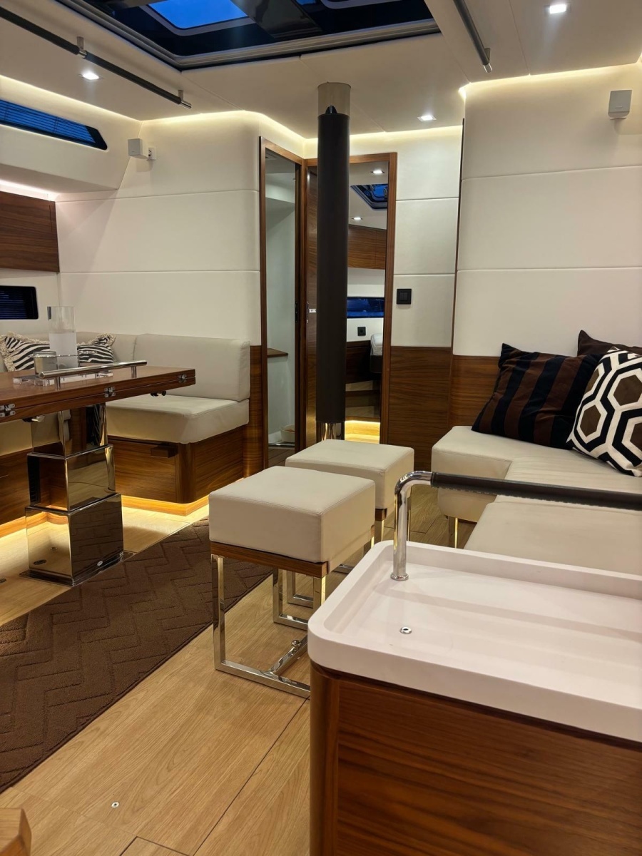 2023 Amel 50 REVIVER salon