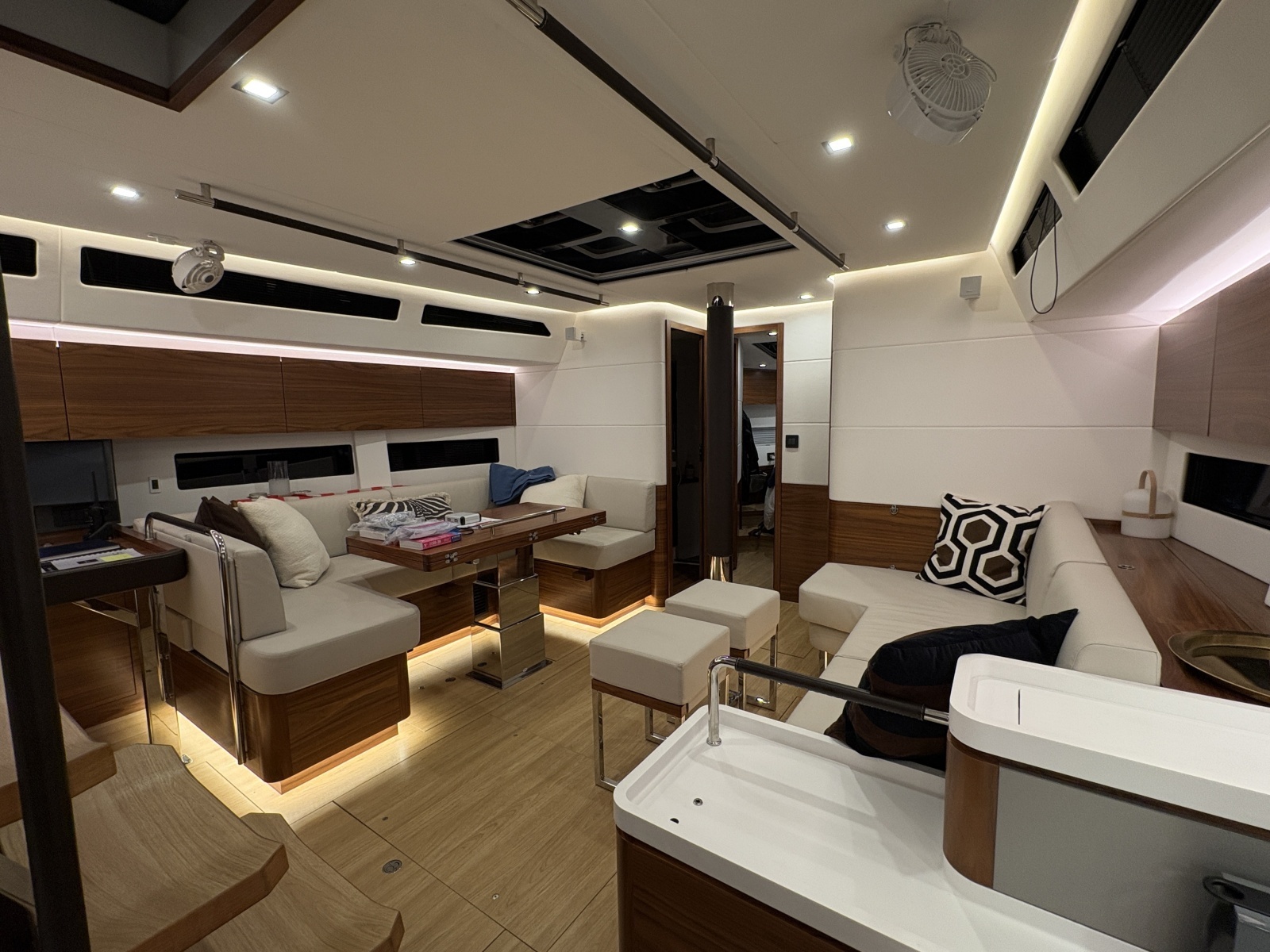 2023 Amel 50 REVIVER salon