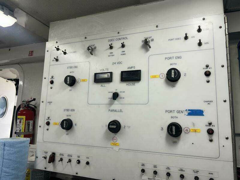 Serendipity 94ft Lazzara Yachts Yacht For Sale