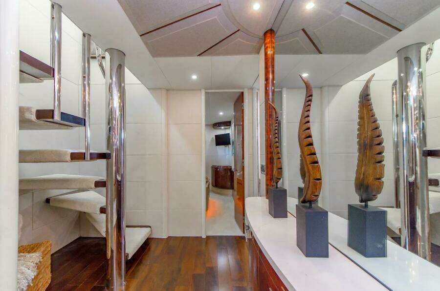 Serendipity 94ft Lazzara Yachts Yacht For Sale