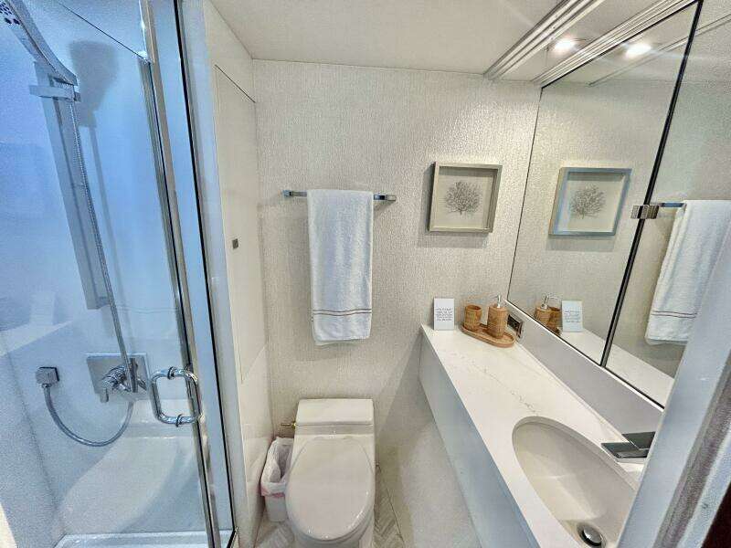 Serendipity 94ft Lazzara Yachts Yacht For Sale