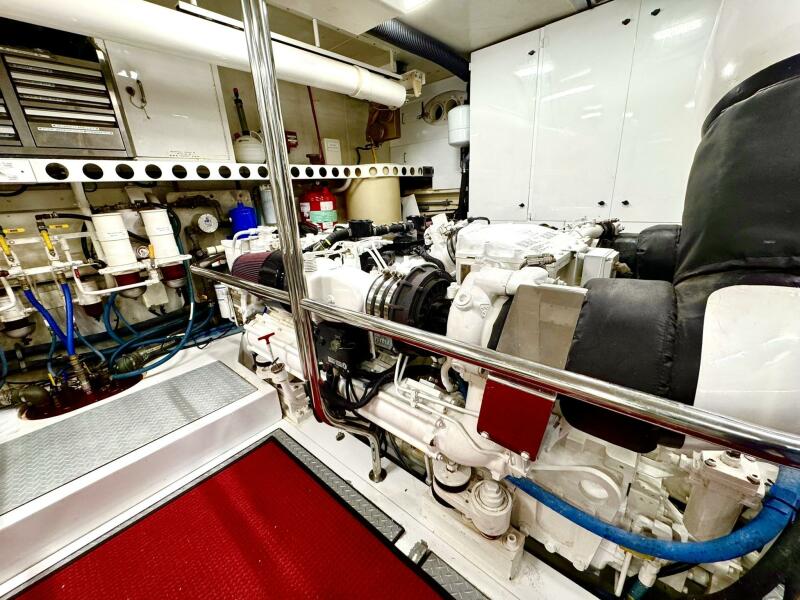 94' 2001 Lazzara Yachts 94 Motor Yacht