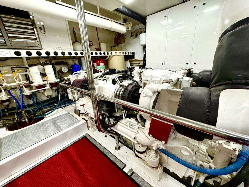 Serendipity 94ft Lazzara Yachts Yacht For Sale