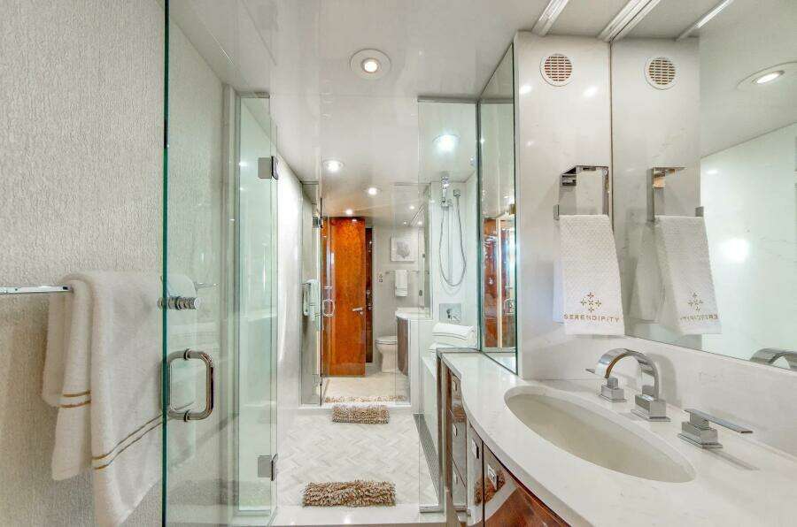 Serendipity 94ft Lazzara Yachts Yacht For Sale