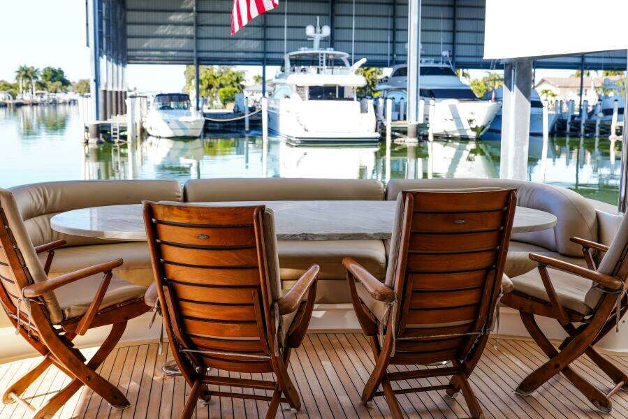 Serendipity 94ft Lazzara Yachts Yacht For Sale