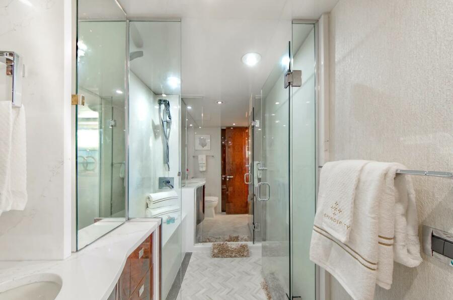 94' 2001 Lazzara Yachts 94 Motor Yacht