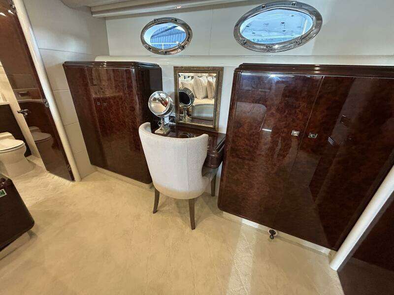 Serendipity 94ft Lazzara Yachts Yacht For Sale