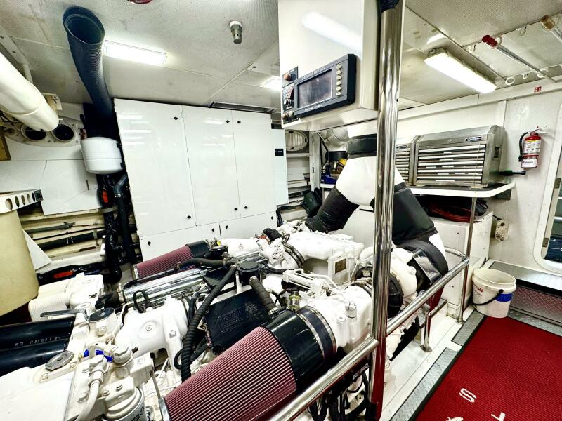 94' 2001 Lazzara Yachts 94 Motor Yacht