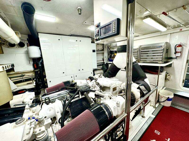 Serendipity 94ft Lazzara Yachts Yacht For Sale