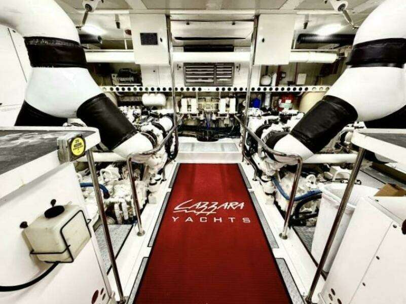 Serendipity 94ft Lazzara Yachts Yacht For Sale