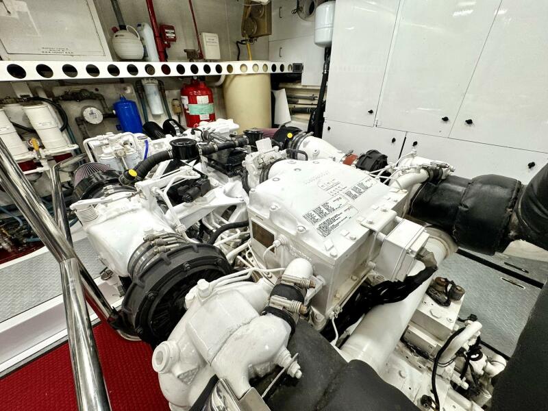 94' 2001 Lazzara Yachts 94 Motor Yacht