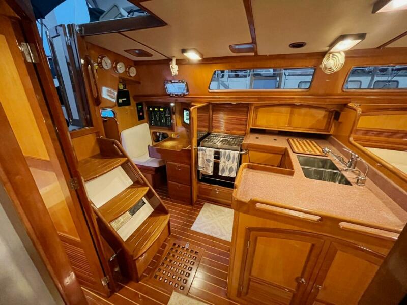 44' 2000 Outbound 44