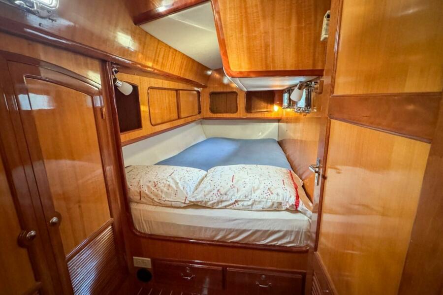 44' 2000 Outbound 44