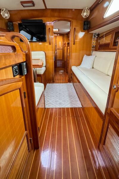 44' 2000 Outbound 44