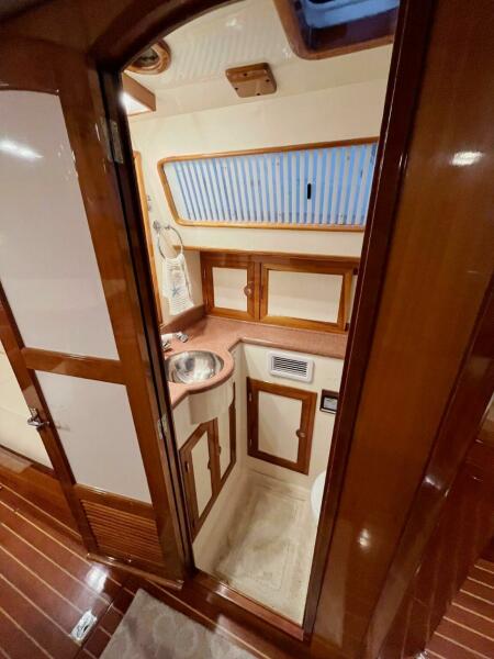 44' 2000 Outbound 44