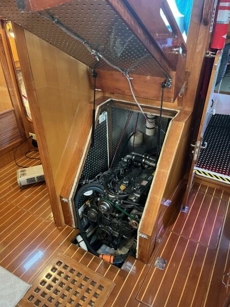 44' 2000 Outbound 44