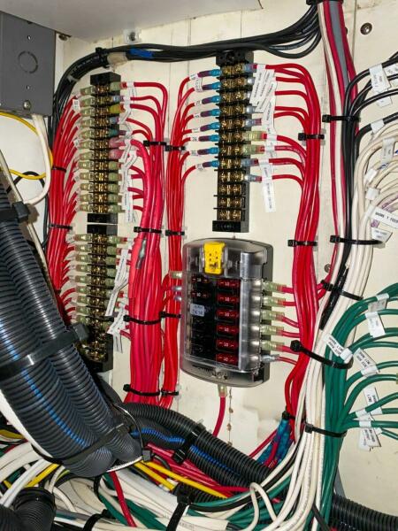 44' 2000 Outbound 44