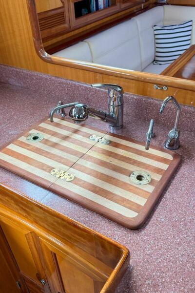 44' 2000 Outbound 44