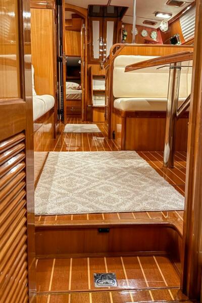 44' 2000 Outbound 44