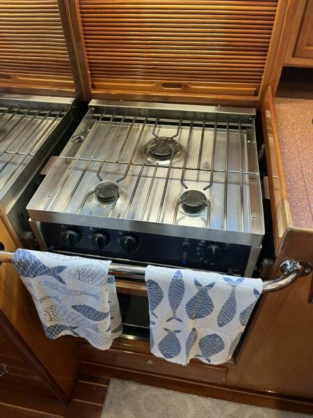 44' 2000 Outbound 44