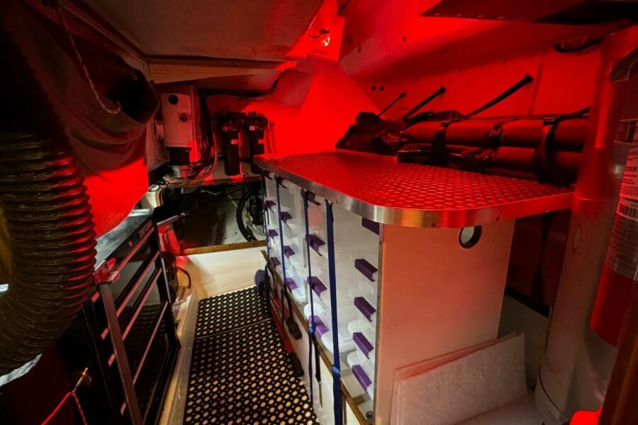 44' 2000 Outbound 44