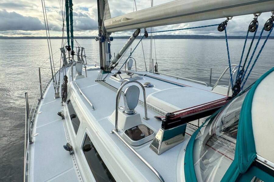 44' 2000 Outbound 44