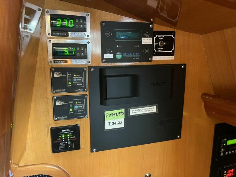 44' 2000 Outbound 44