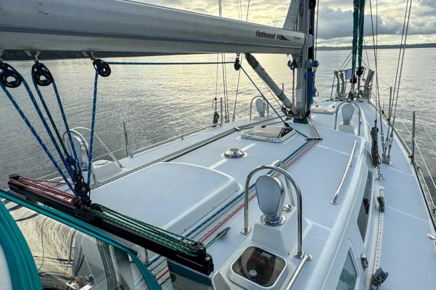 44' 2000 Outbound 44