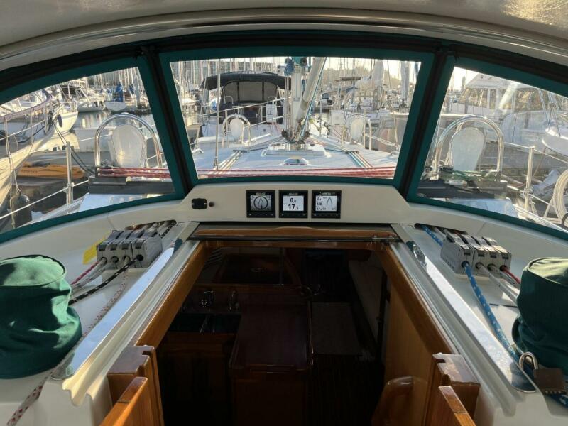 44' 2000 Outbound 44