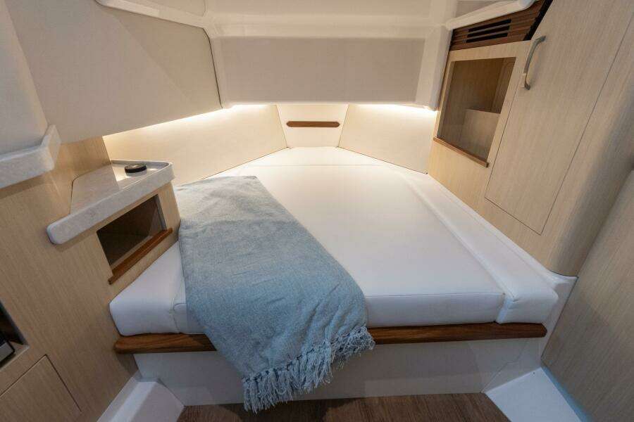 34ft Regal Yacht For Sale