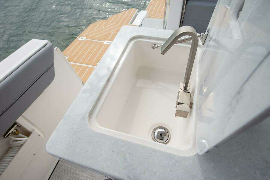 34ft Regal Yacht For Sale