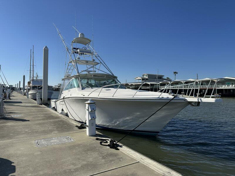 45' 2000 Cabo 45 Express