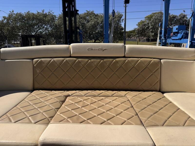 30' 2019 Chris-Craft 