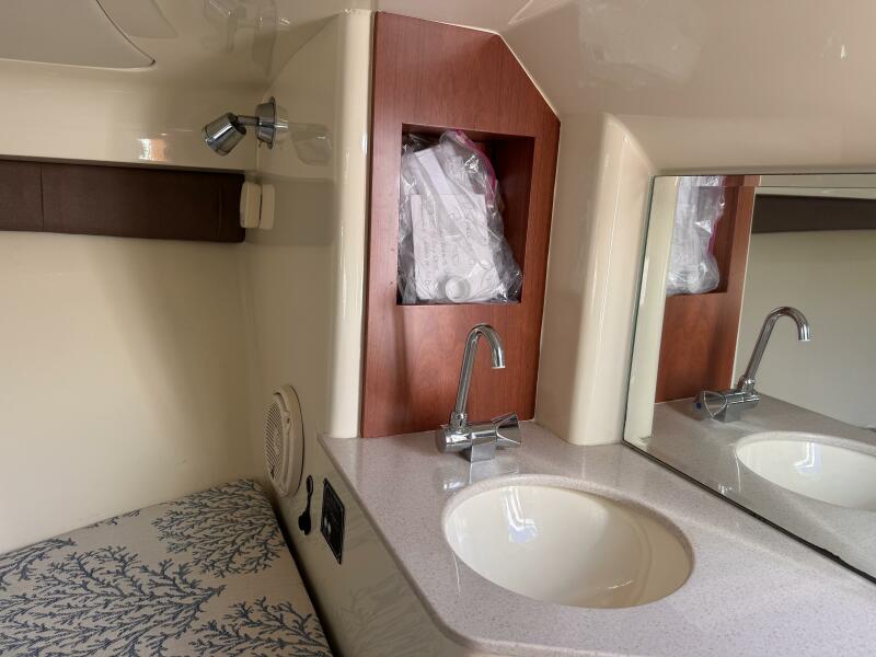 30' 2019 Chris-Craft 