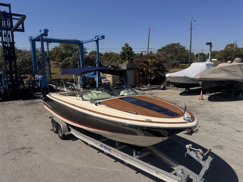 30' 2019 Chris-Craft 