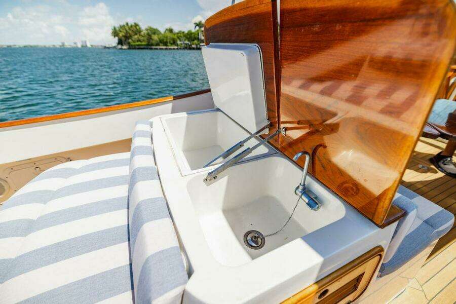 Tira Bella 30ft Hinckley Yacht For Sale
