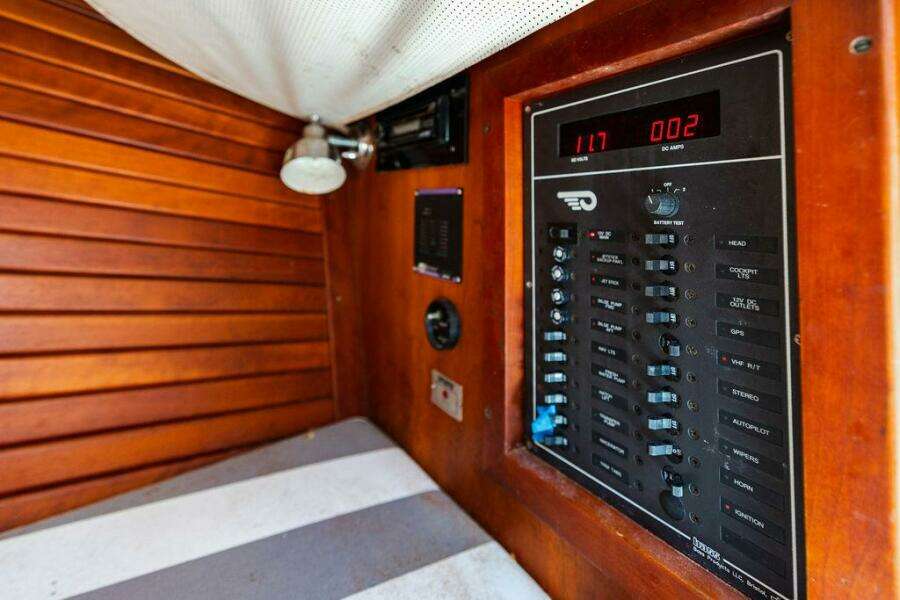 Tira Bella 30ft Hinckley Yacht For Sale