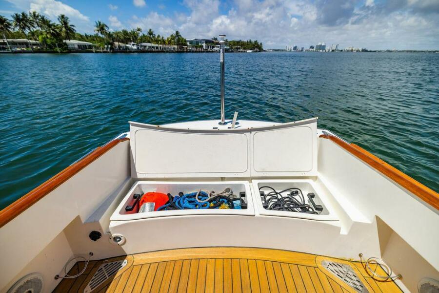 30' 2004 Hinckley Talaria 29 R