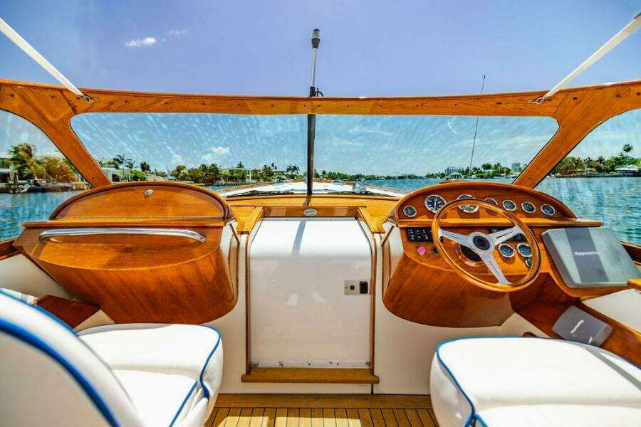 Tira Bella 30ft Hinckley Yacht For Sale