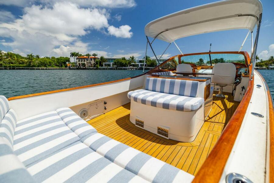 30' 2004 Hinckley Talaria 29 R